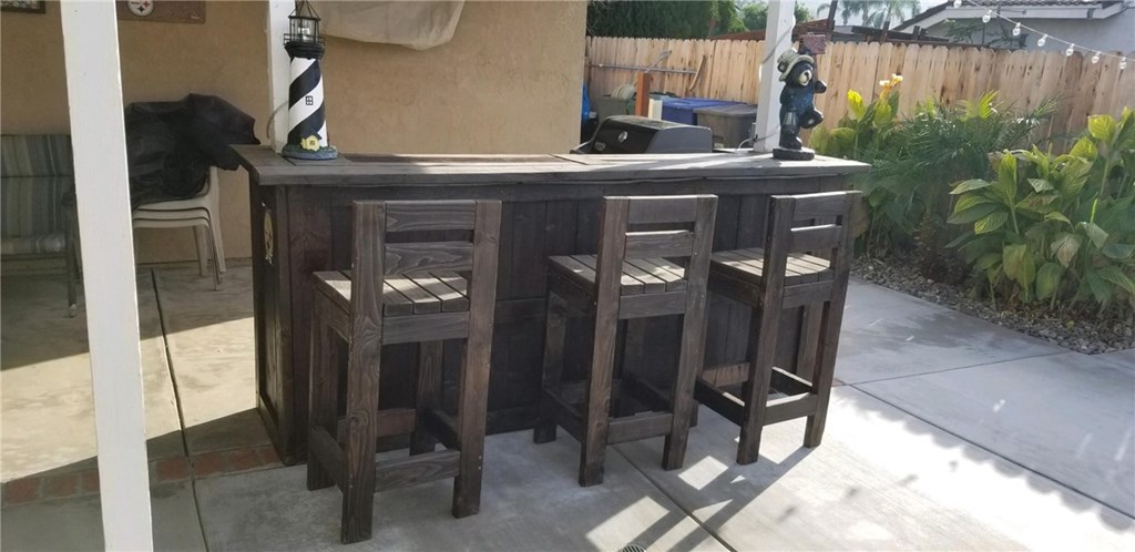 11231 Heathrow Drive Riverside, CA 92503 - Photo 4 of 18