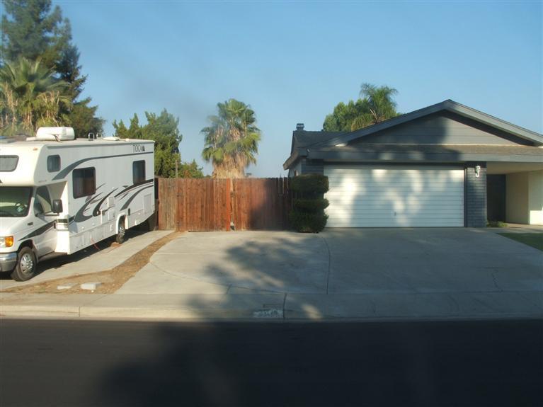2741 Hempstead Lane Bakersfield, CA 93309 - Photo 2 of 12