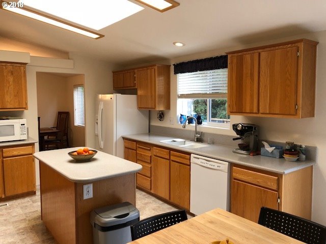 402 Sherwood Loop Florence, OR 97439 - Photo 19 of 32