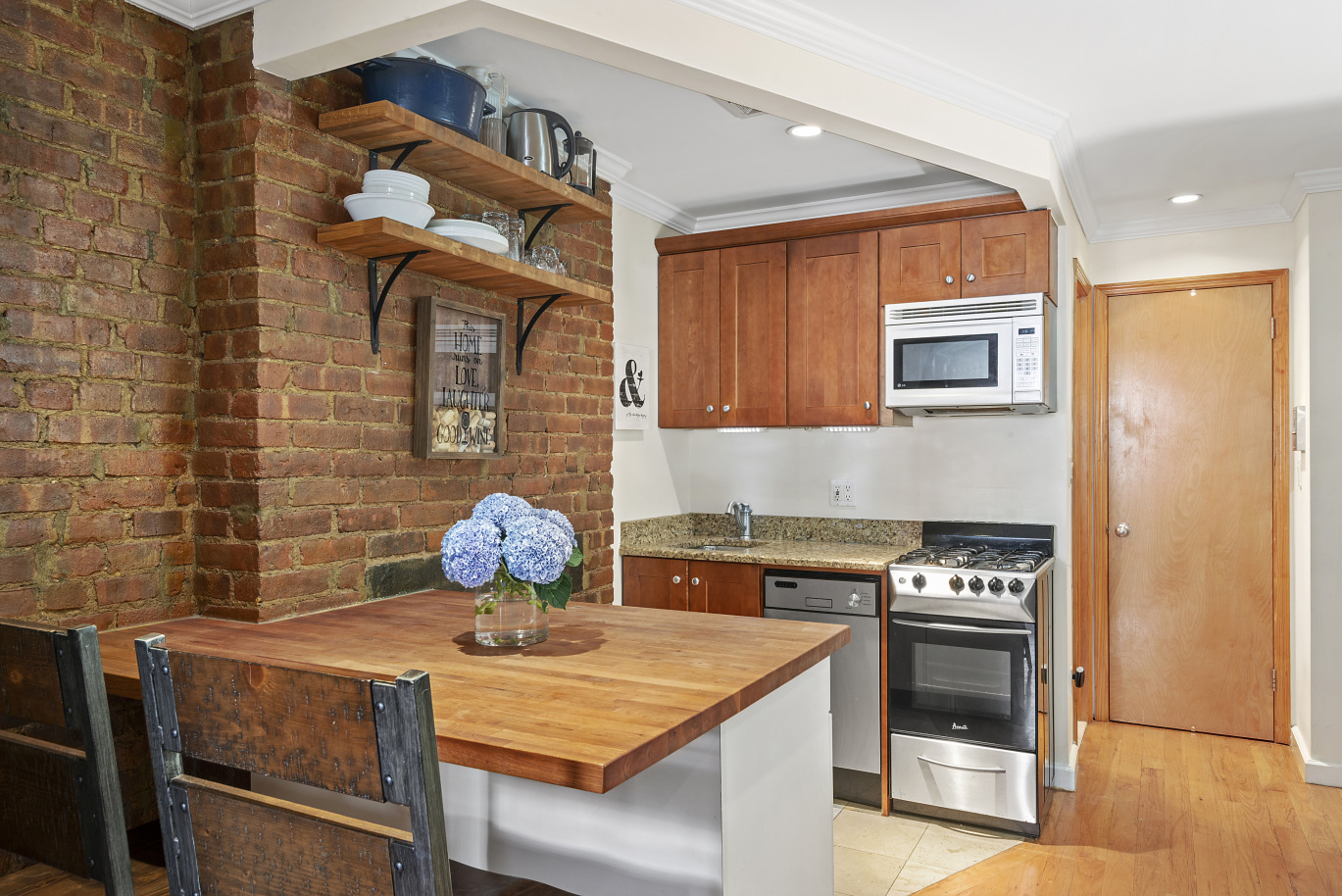 86 Horatio Street, Unit 4A Manhattan, NY 10014 - Photo 3 of 7