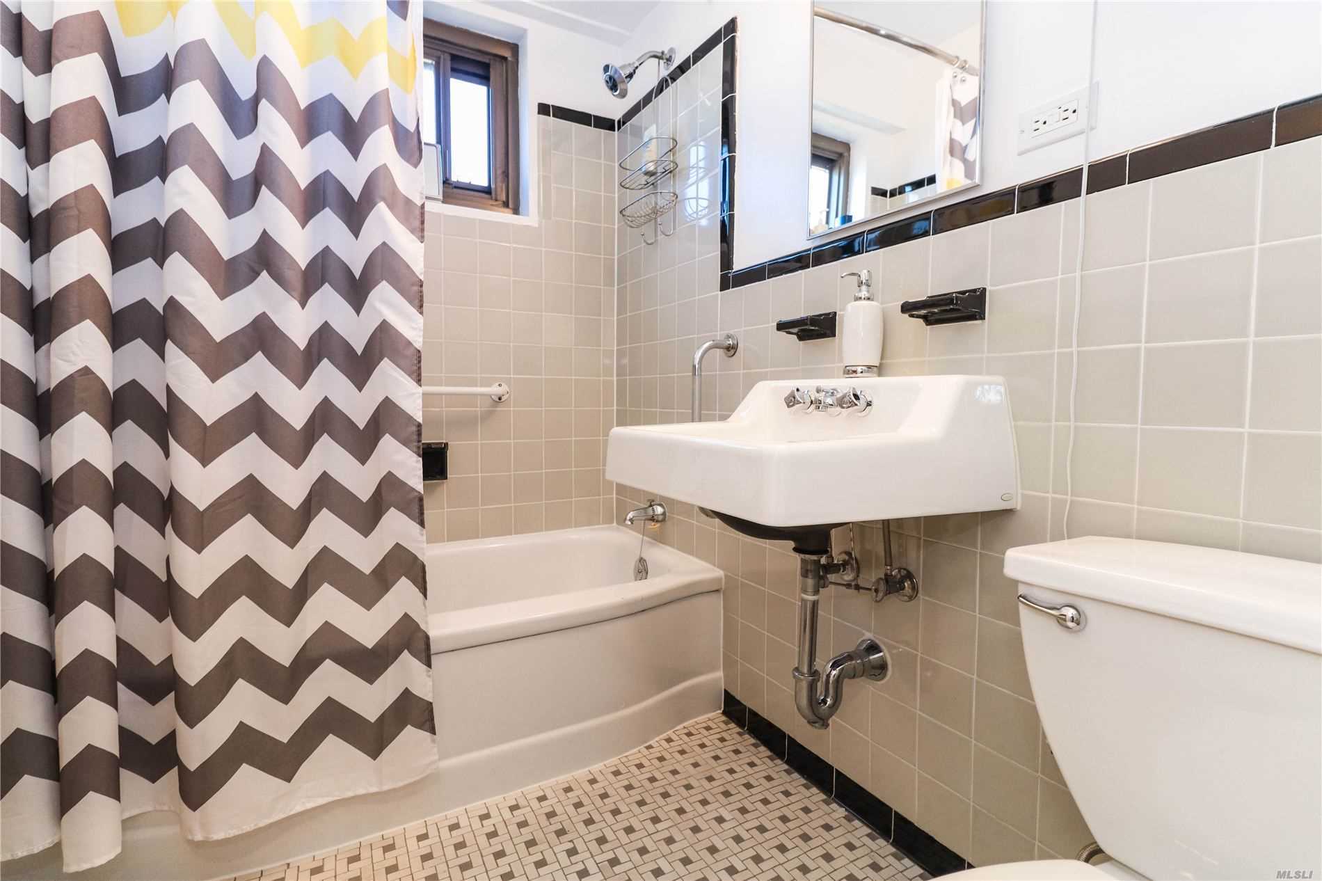 21-80 33rd Road, Unit 10B Queens, NY 11106 - Photo 4 of 5