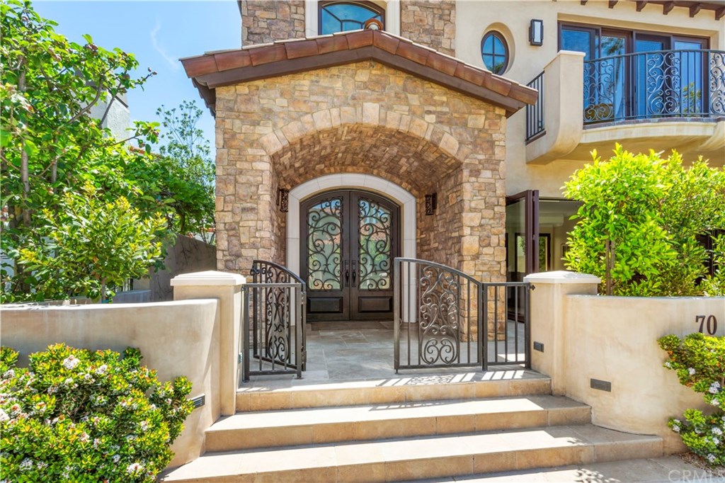 70 Giralda Walk Long Beach, CA 90803 - Photo 3 of 27