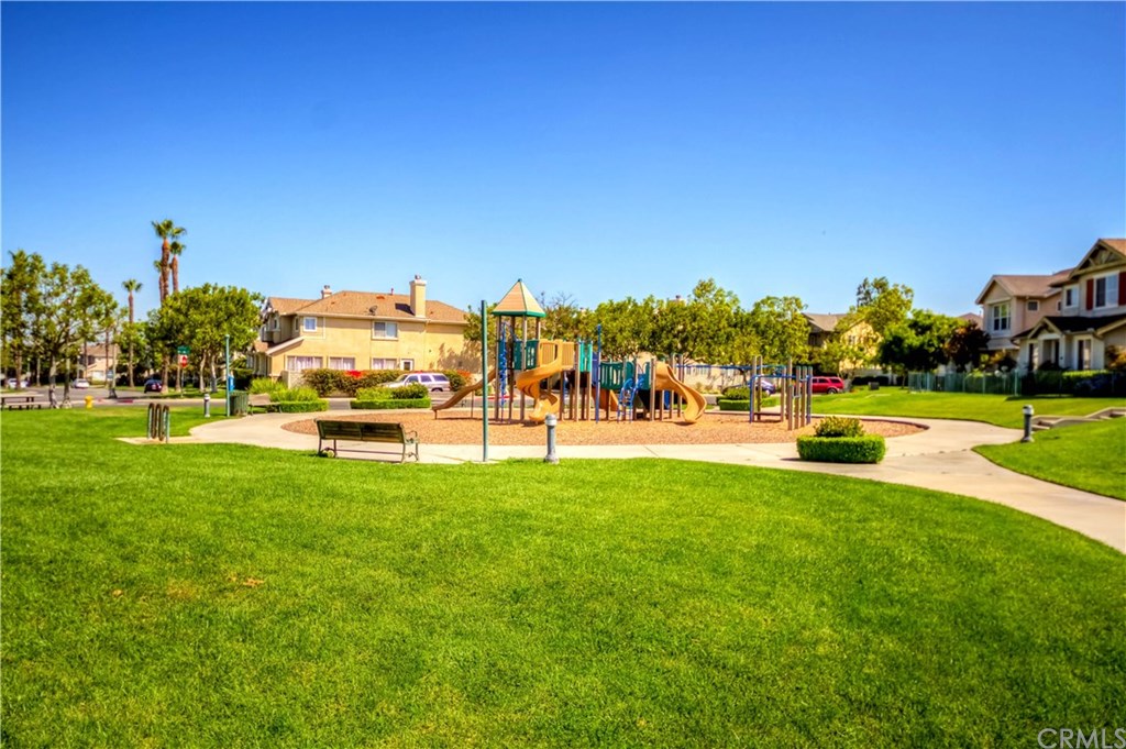 1261 Pepperwood Court Carson, CA 90746 - Photo 4 of 26