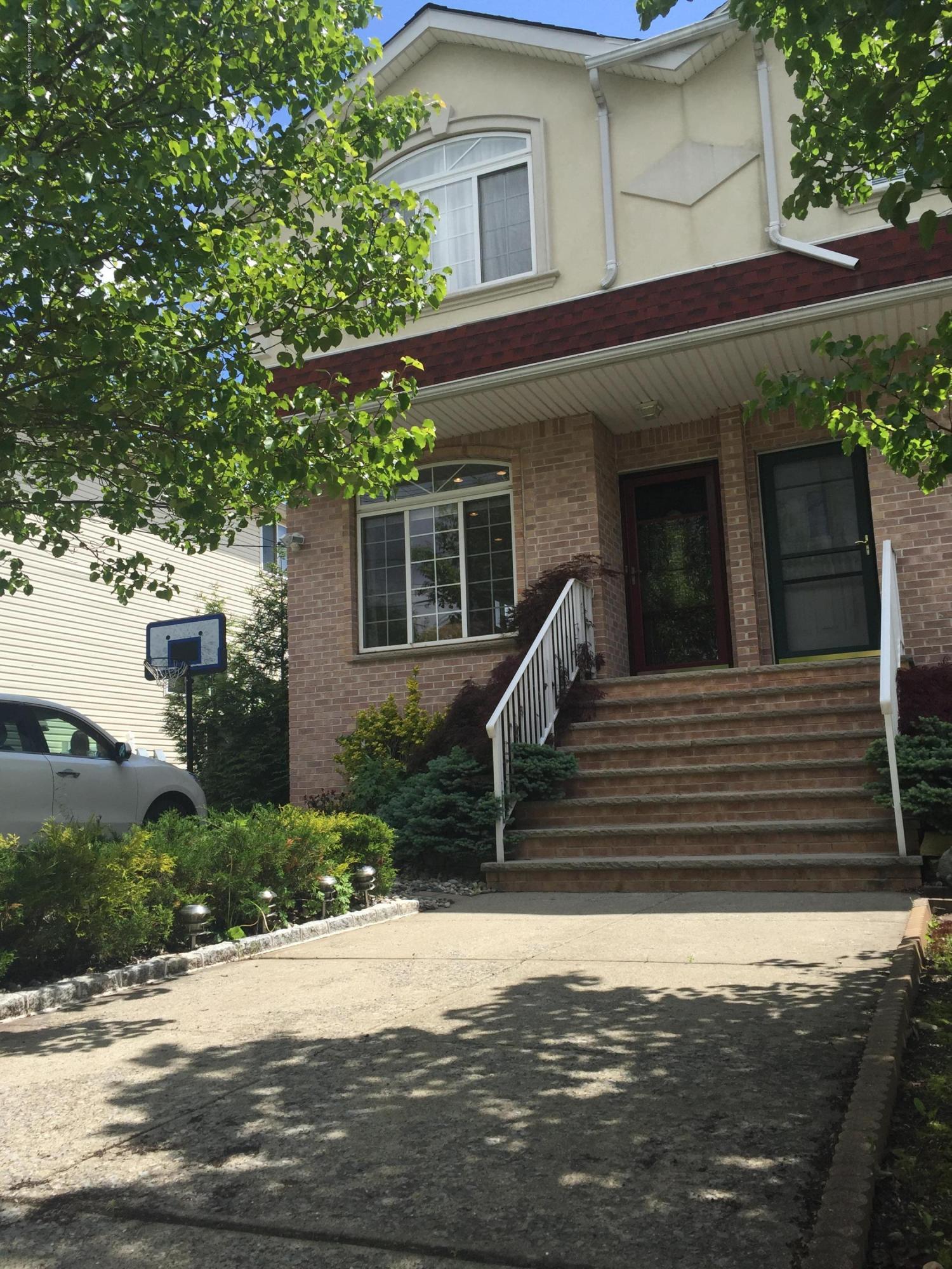 241 Gaynor Street Compass