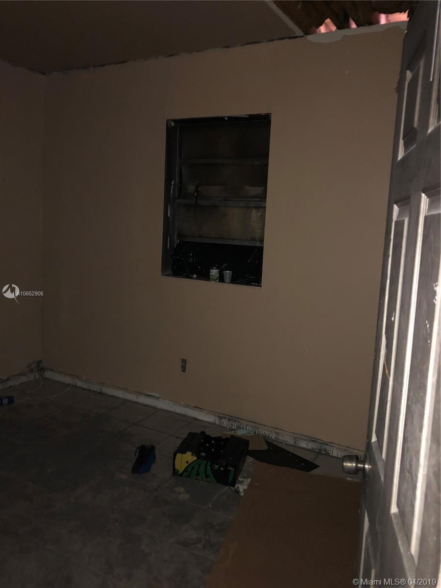 10020 Southwest 171st Street Miami, FL 33157 - Photo 15 of 20