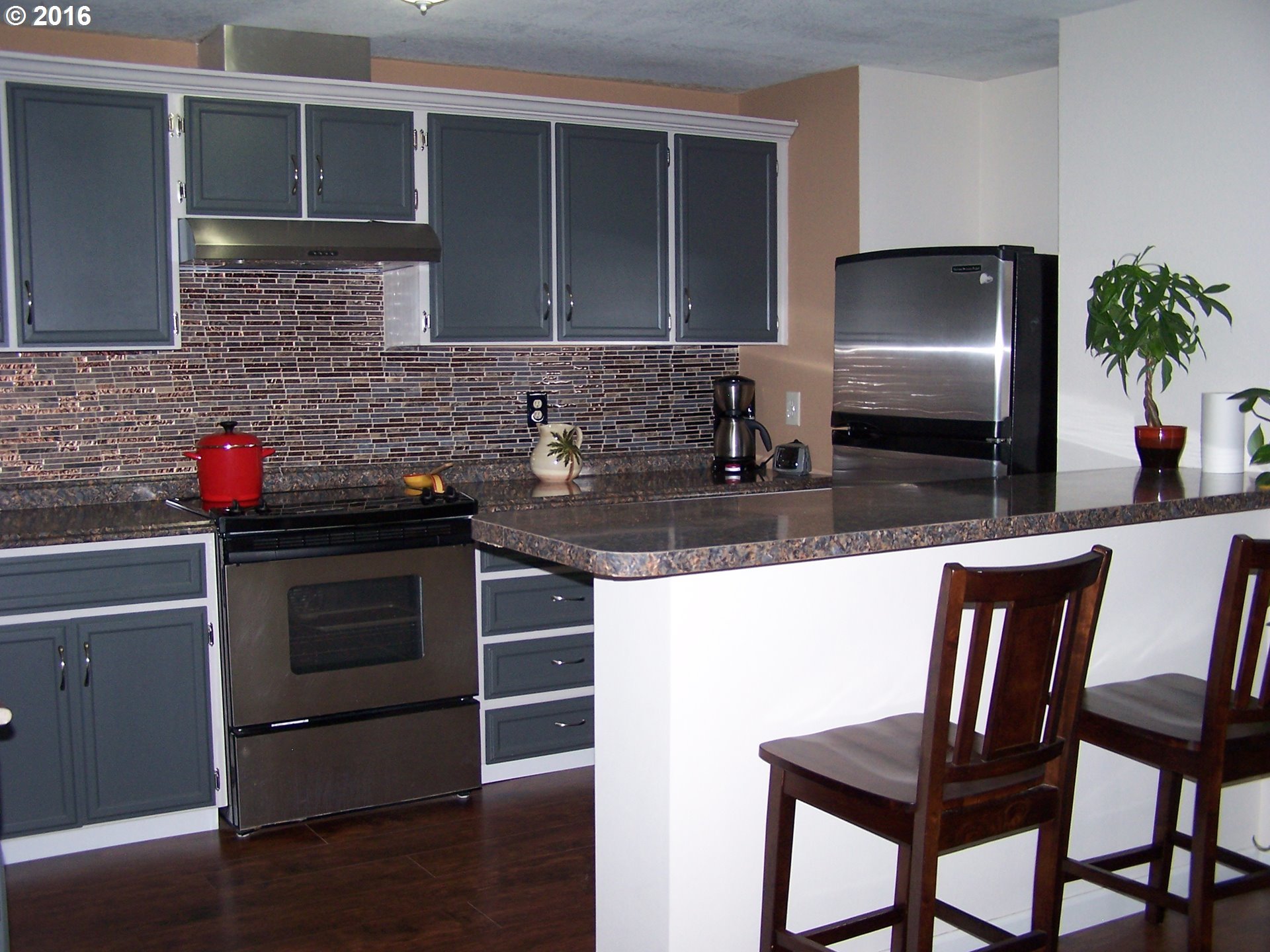 14806 Southeast Main Street Portland, OR 97233 - Photo 5 of 25