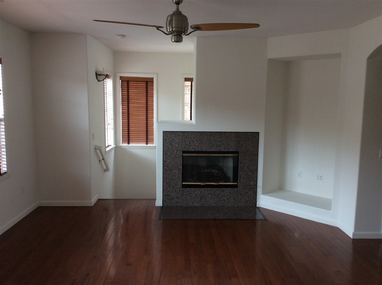 646 Sumner Way, Unit 6 Oceanside, CA 92058 - Photo 3 of 25 Gallery Image 3