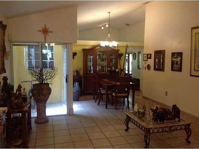 5261 Southwest 154th Place Miami, FL 33185 - Photo 3 of 6