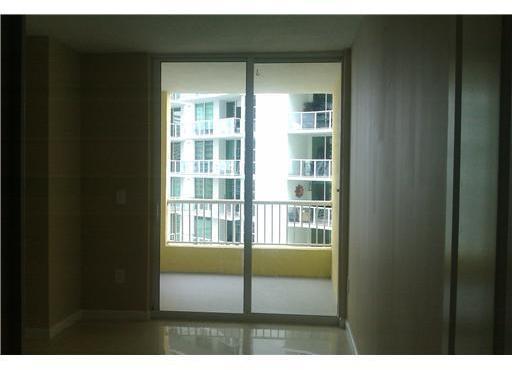170 Southeast 14th Street, Unit 2202 Miami, FL 33131 - Photo 6 of 8