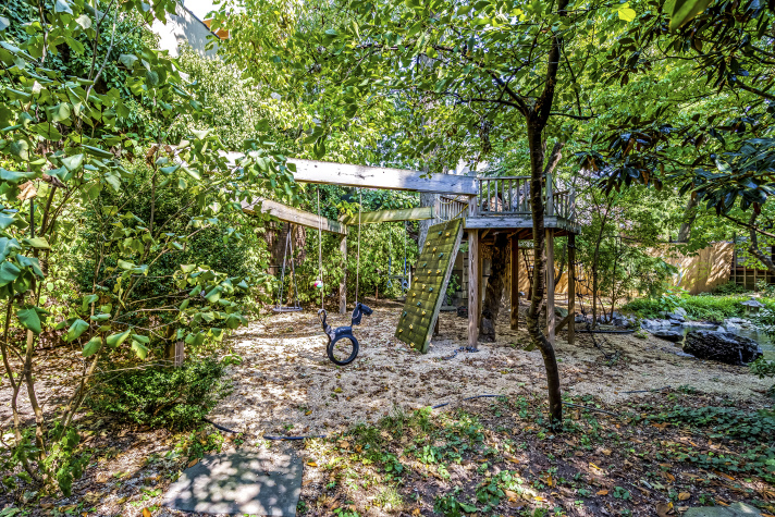 85 Buckingham Road Brooklyn, NY 11226 - Photo 31 of 33