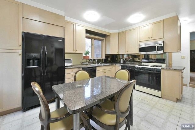 948 Prince Street Teaneck, NJ 07666 - Photo 7 of 18