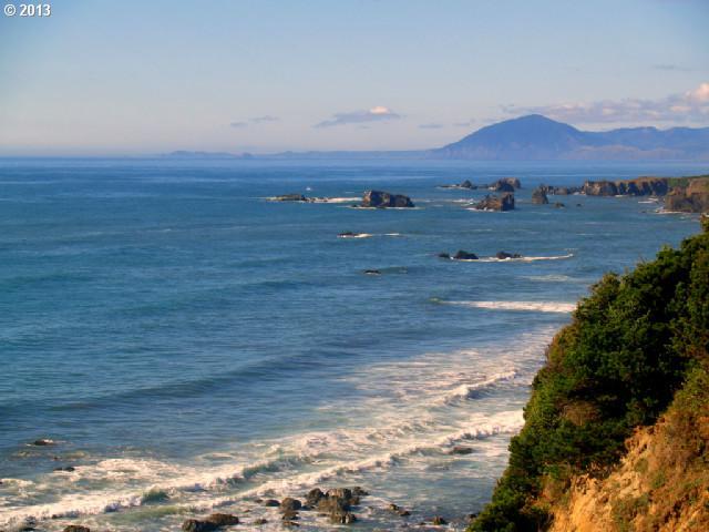 North Chantrelle Lane Gold Beach, OR 97444 - Photo 5 of 16