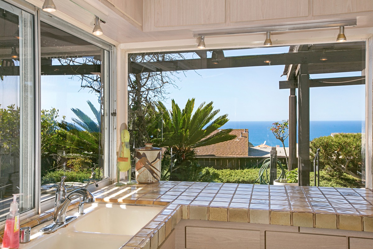 14066 Crest Way Del Mar, CA 92014 - Photo 8 of 23