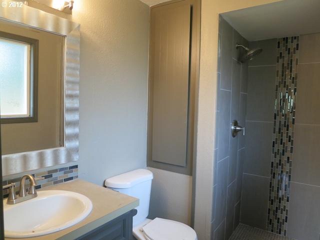 688 Southwest 7th Street Gresham, OR 97080 - Photo 6 of 16 Gallery Image 6