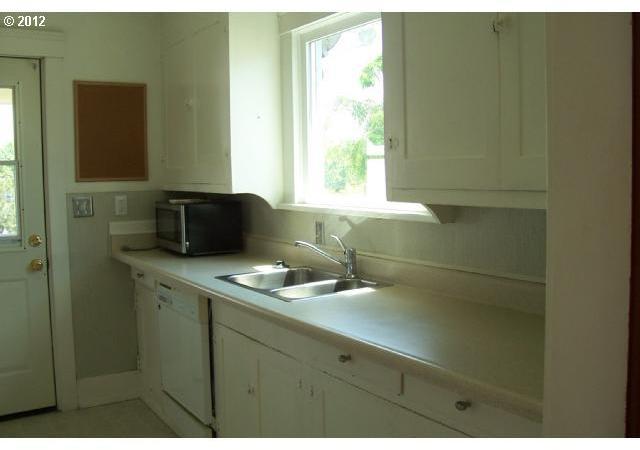 418 Northwest 5th Street Pendleton, OR 97801 - Photo 11 of 16