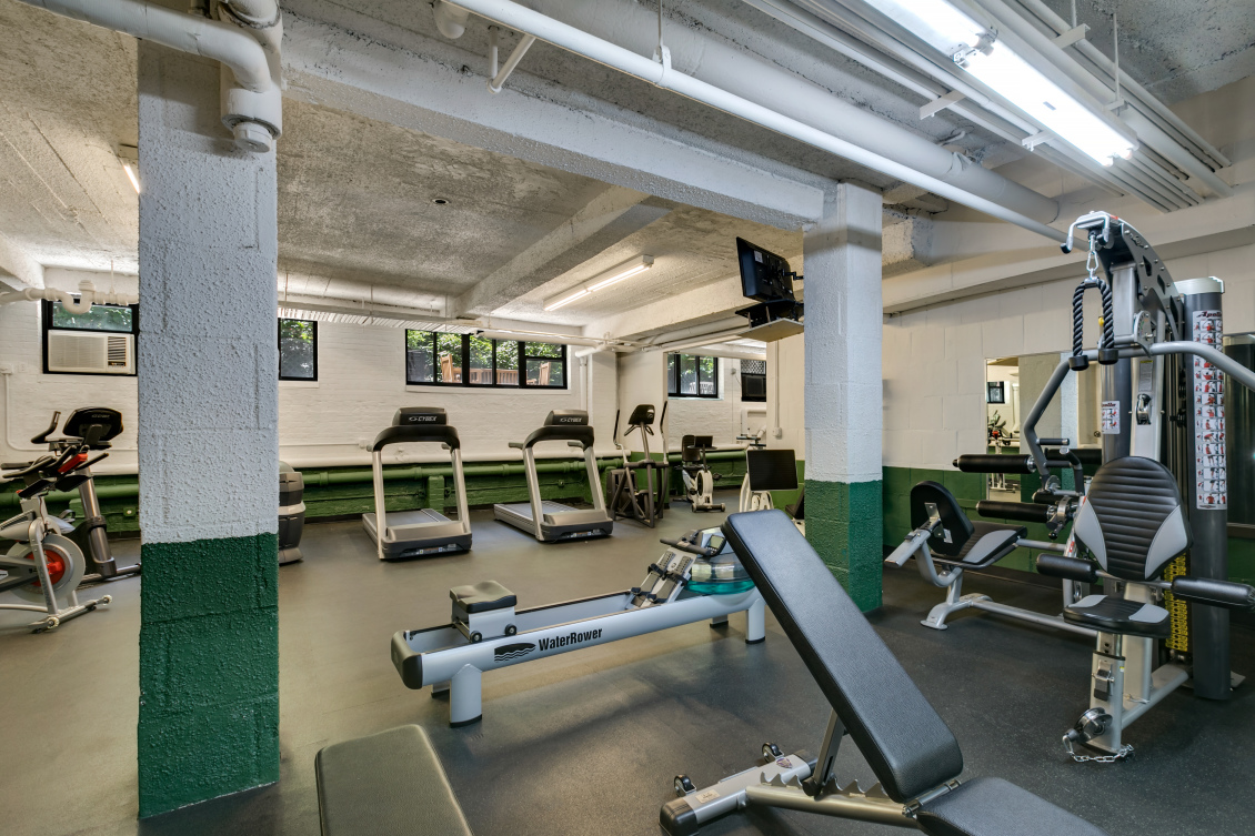 230 E 73rd St, Manhattan, NY 10021 - Photo 3 of 6