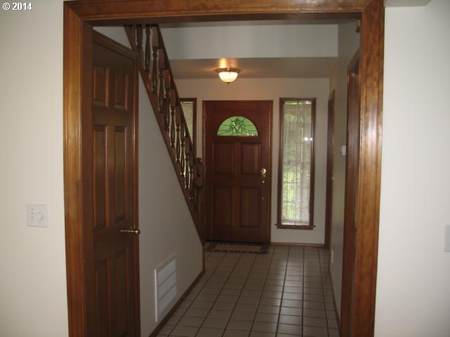 681 Country Club Road Hood River, OR 97031 - Photo 8 of 16 Gallery Image 8