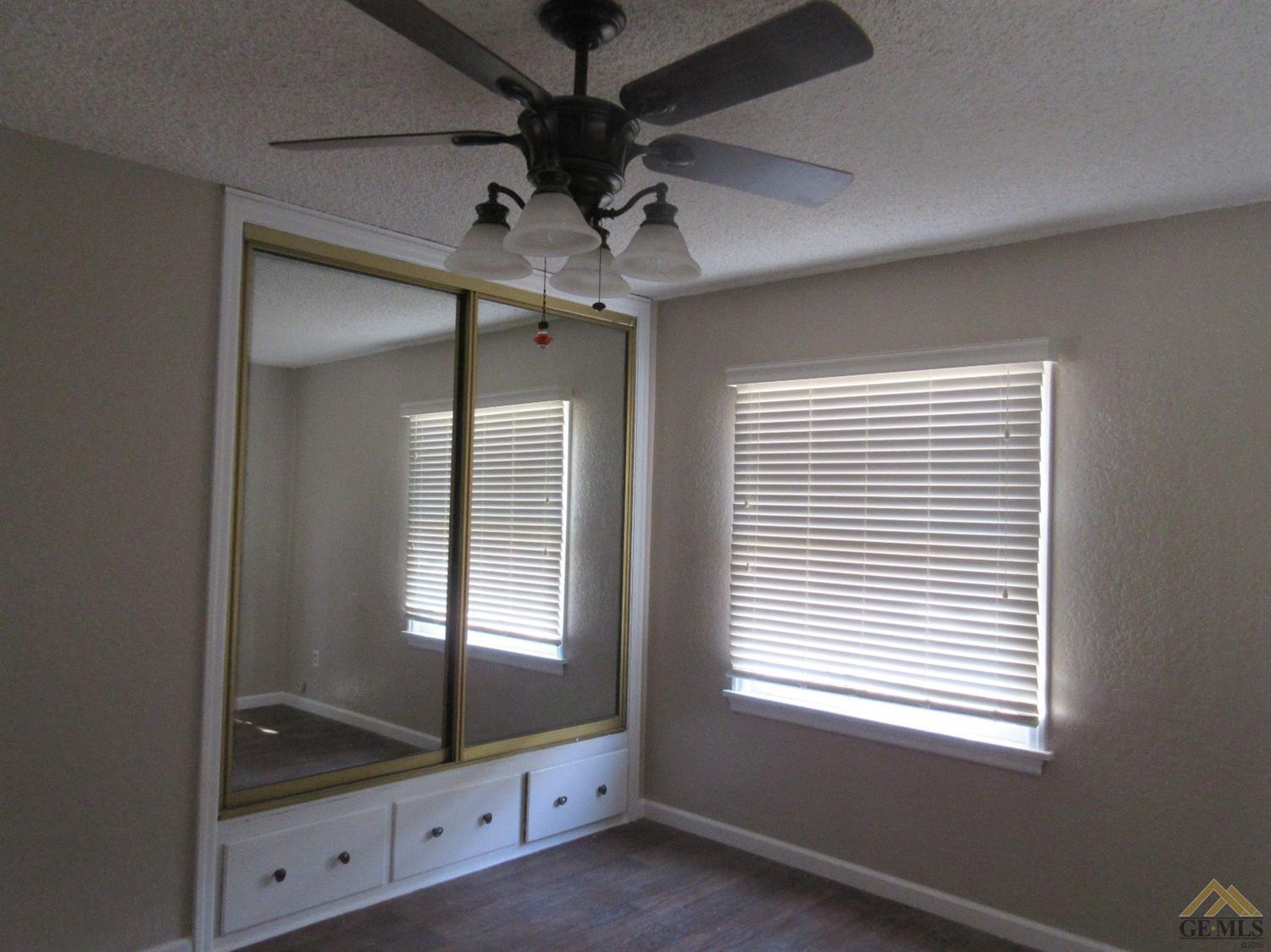 1627 Locust Ravine Bakersfield, CA 93306 - Photo 17 of 29 Gallery Image 17