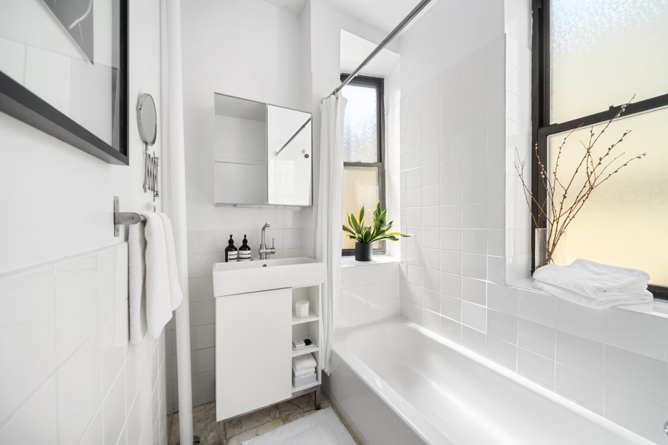 323 East 8th Street, Unit 6C Manhattan, NY 10009 - Photo 5 of 11