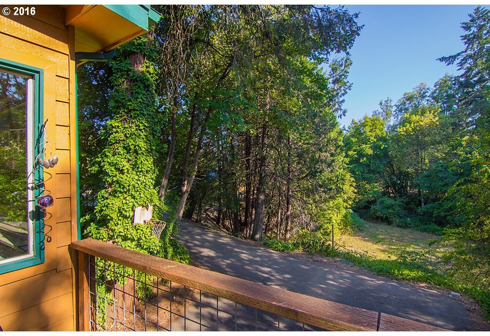3809 Elgarose Road Roseburg, OR 97471 - Photo 19 of 32 Gallery Image 19