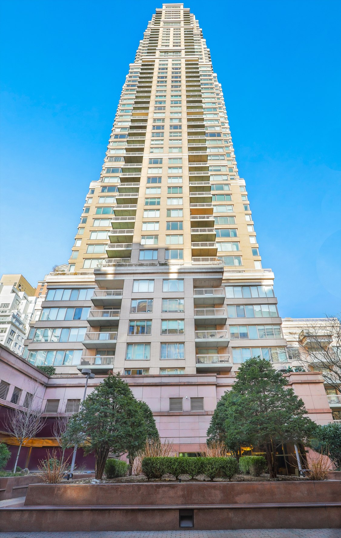 200 East 69th Street, Unit 31C Manhattan, NY 10021 - Photo 17 of 18