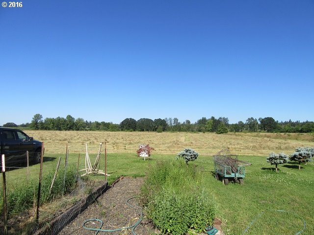 372 Monitor Road Silverton, OR 97381 - Photo 6 of 32