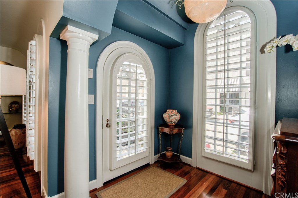 60 63rd Place Long Beach, CA 90803 - Photo 5 of 53