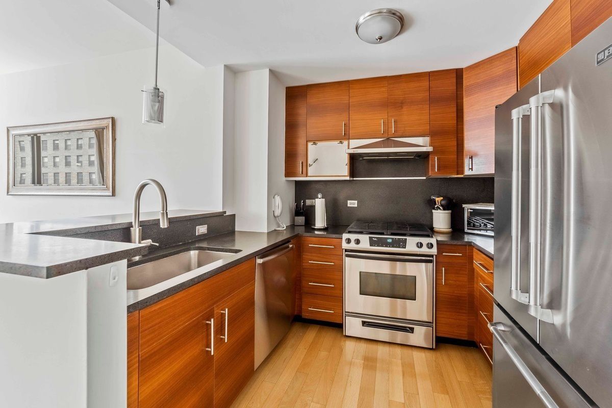 225 West 60th Street, Unit 7A Manhattan, NY 10023 - Photo 4 of 7