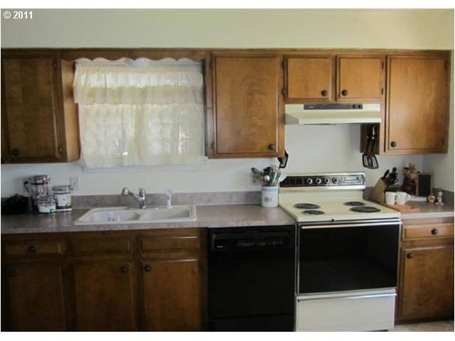 2910 Fisher Road Northeast Salem, OR 97305 - Photo 6 of 16 Gallery Image 6