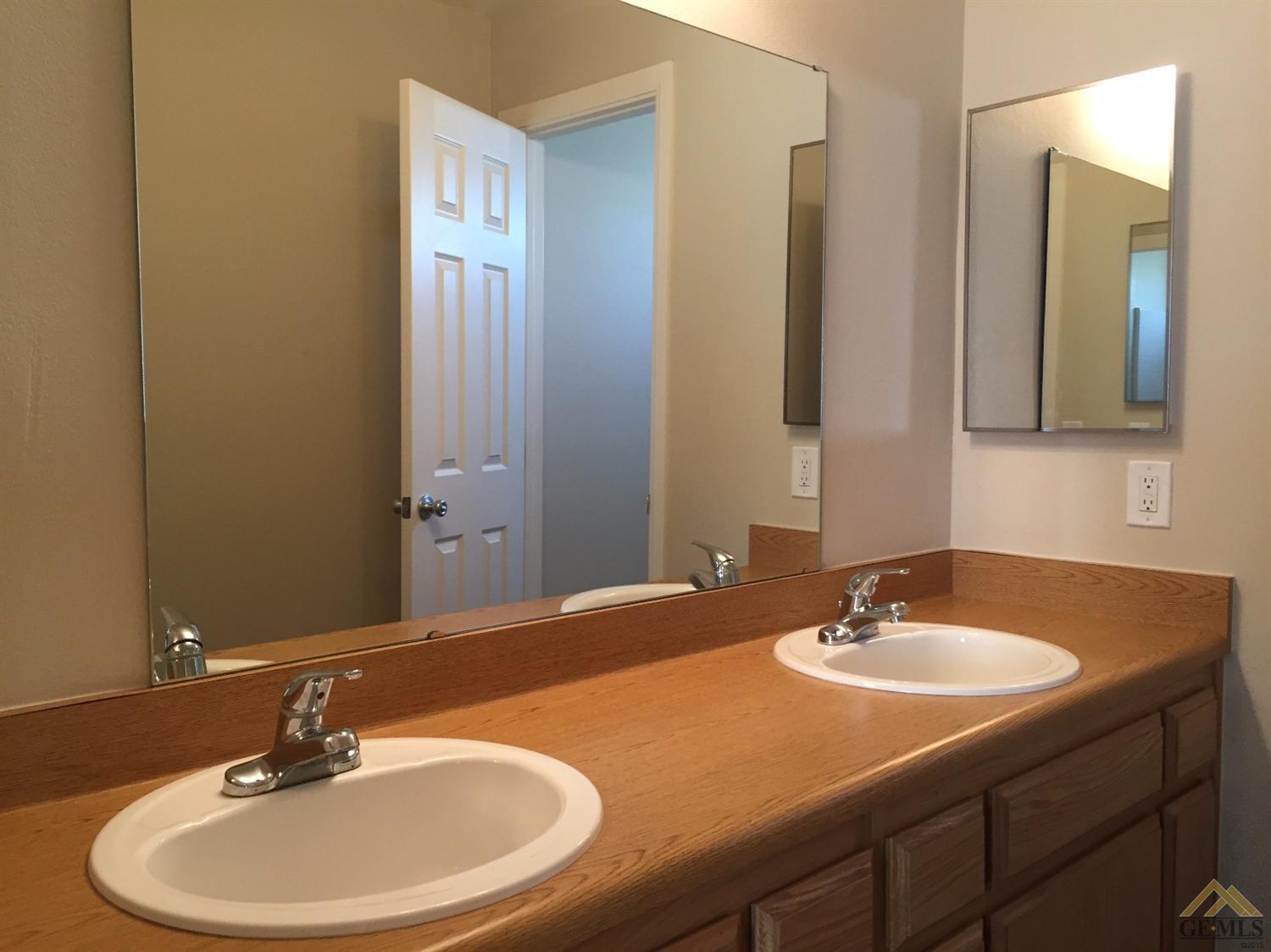 1812 Filson Street Bakersfield, CA 93307 - Photo 7 of 10