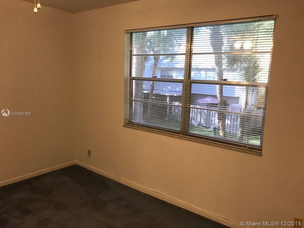 39 Southwest 3rd Street Pompano Beach, FL 33060 - Photo 3 of 6