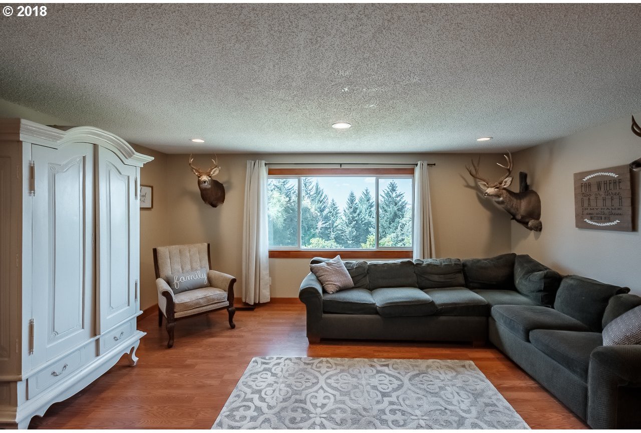 36277 Middle Ridge Road Lebanon, OR 97355 - Photo 2 of 32 Gallery Image 2