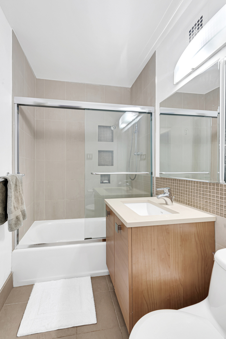 370 East 76th Street, Unit A803 Manhattan, NY 10021 - Photo 6 of 8