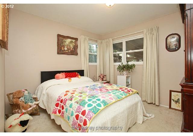 13610 Southeast Foster Road Portland, OR 97236 - Photo 9 of 16 Gallery Image 9