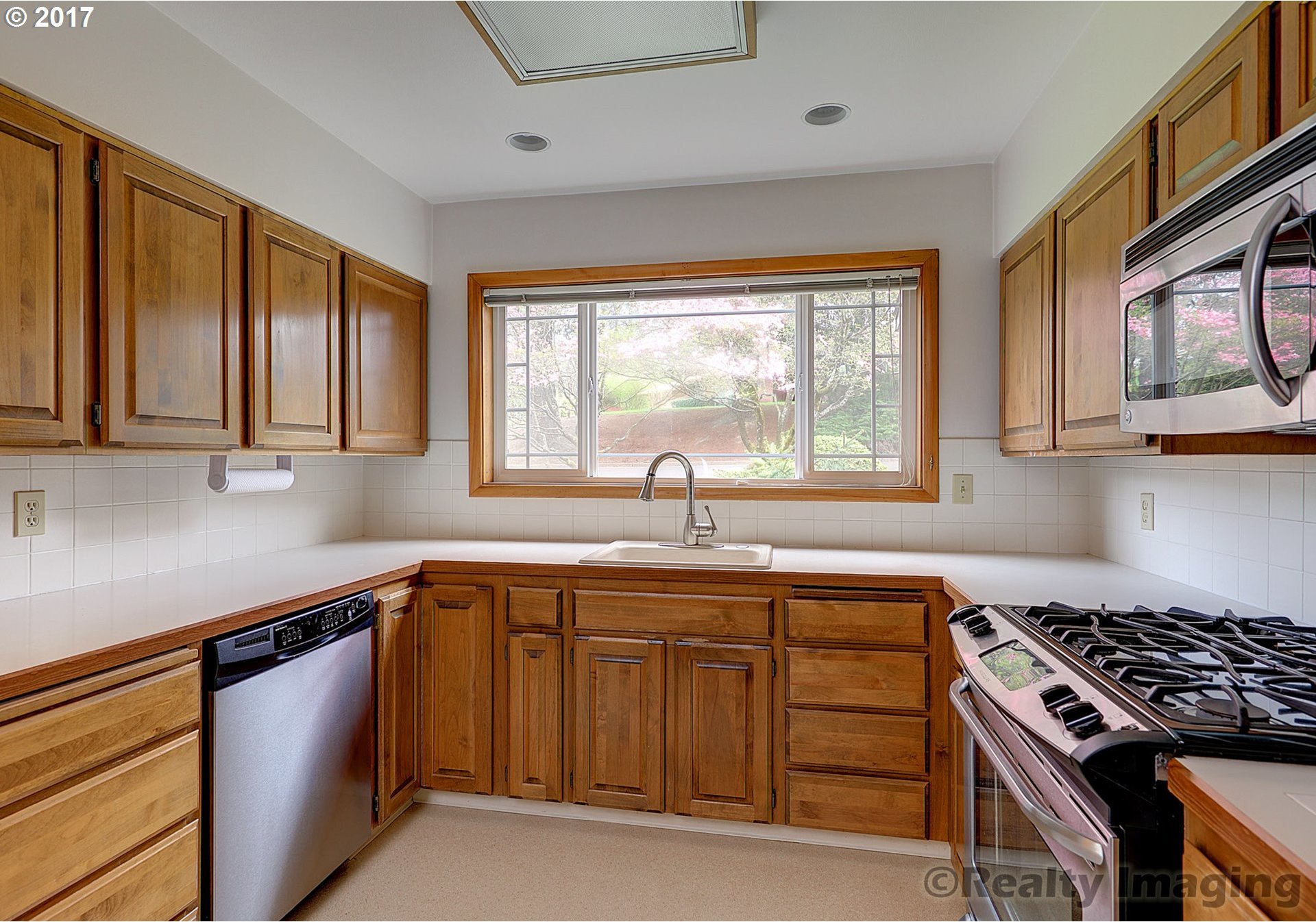 6620 Southwest Raleighwood Lane Portland, OR 97225 - Photo 5 of 27 Gallery Image 5