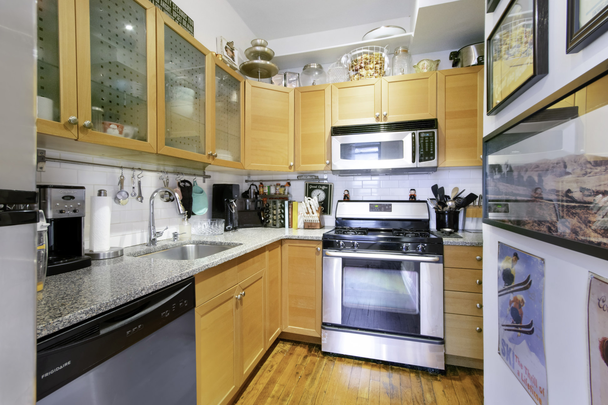 41 West 72nd Street, Unit 17D Manhattan, NY 10023 - Photo 2 of 10