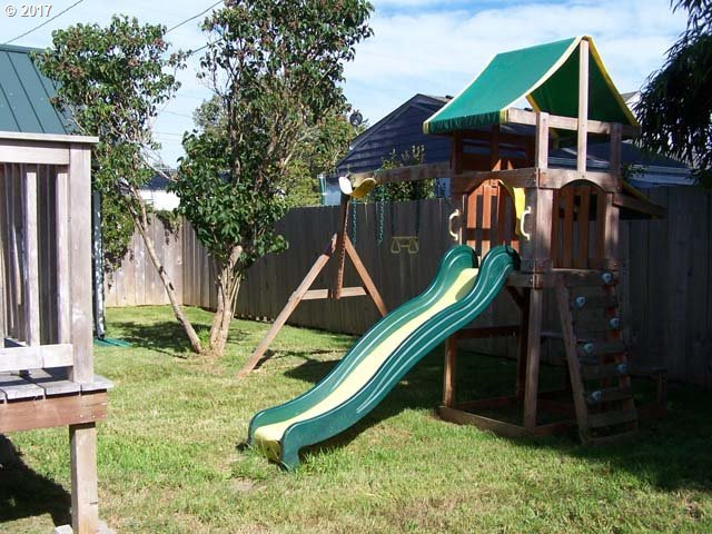 1226 Juniper Avenue Reedsport, OR 97467 - Photo 15 of 30 Gallery Image 15