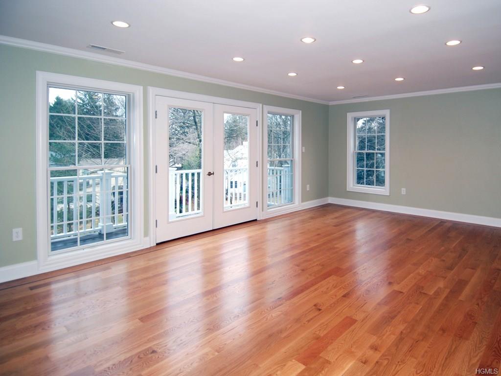 74 Lansdowne Drive Larchmont, NY 10538 - Photo 9 of 25