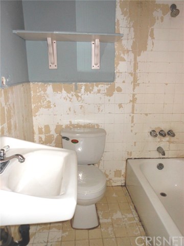 6220 Tyrone Avenue Van Nuys, CA 91401 - Photo 8 of 21