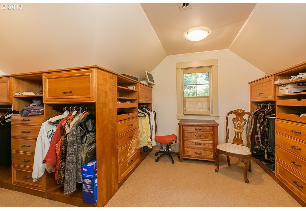 11350 Southwest Riverwood Road Portland, OR 97219 - Photo 16 of 32 Gallery Image 16