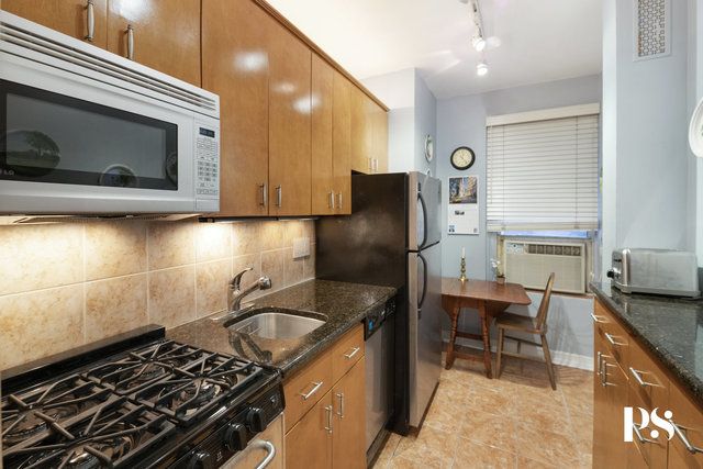 $390,000 | 233 West 21st Street, Unit 1A | Chelsea