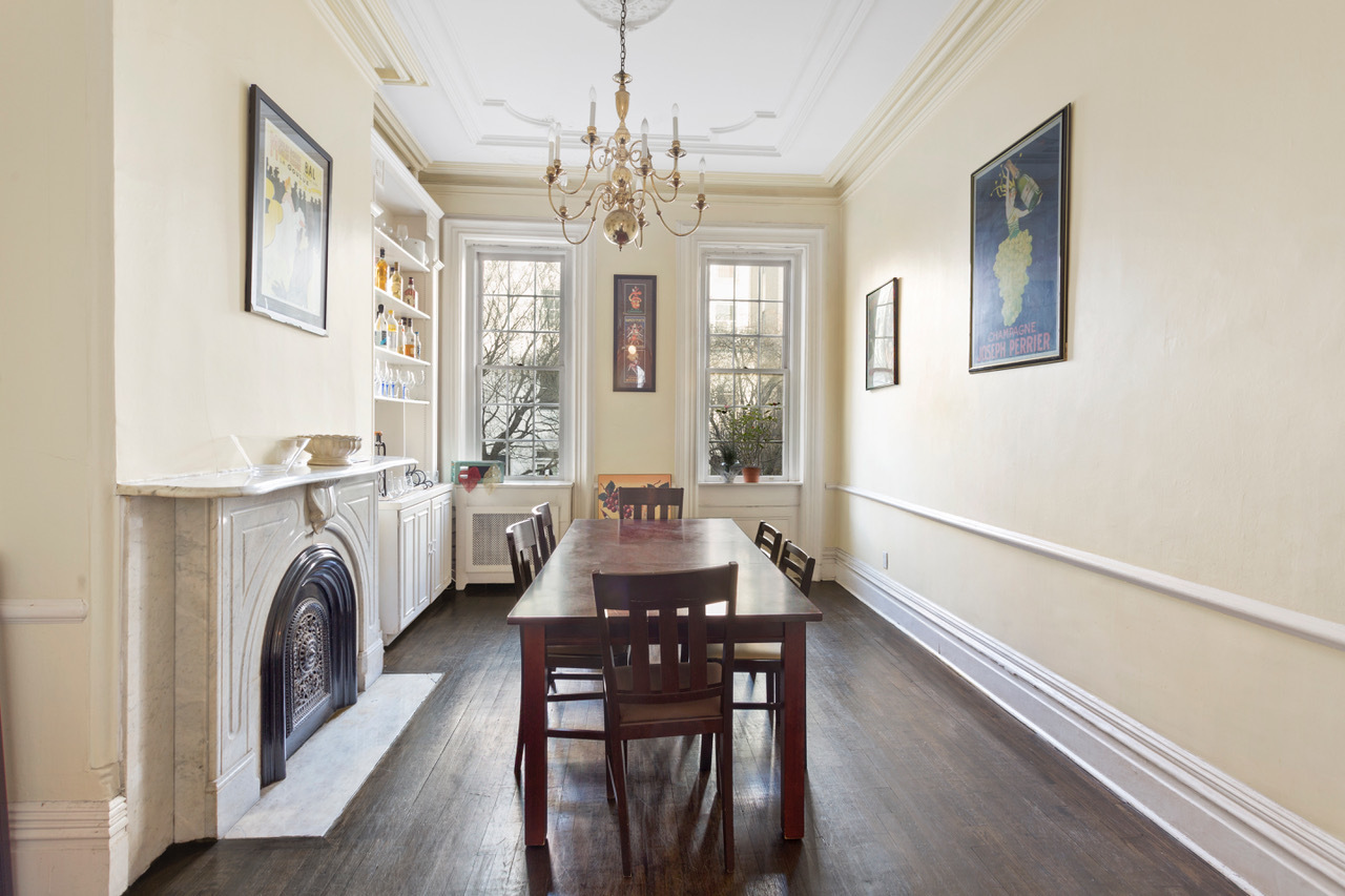 353 West 22nd Street Manhattan, NY 10011 - Photo 2 of 11