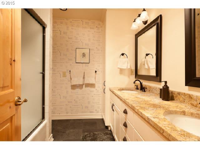 6439 Southwest Hamilton Way Portland, OR 97221 - Photo 13 of 16 Gallery Image 13