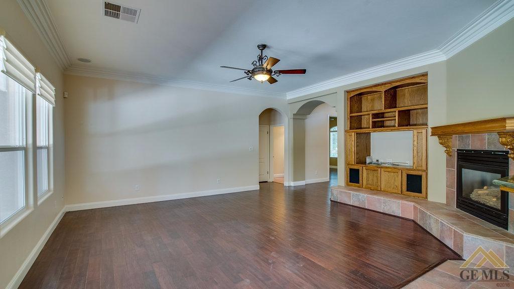 10207 Skiles Drive Bakersfield, CA 93311 - Photo 19 of 34