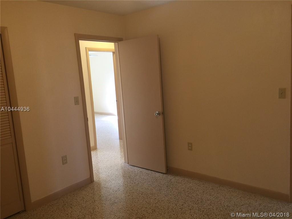 11216 Southwest 7th Street Miami, FL 33174 - Photo 9 of 28 Gallery Image 9