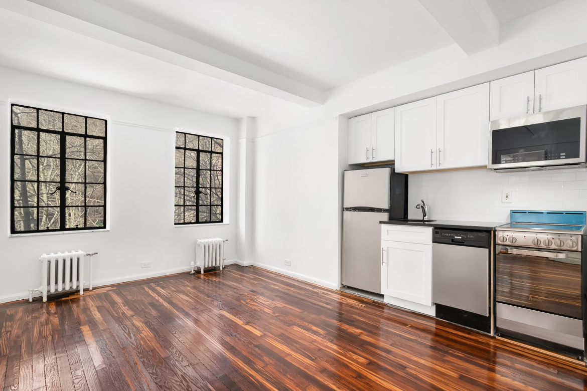 45 Tudor City Place, Unit 418 Manhattan, NY 10017 - Photo 2 of 9
