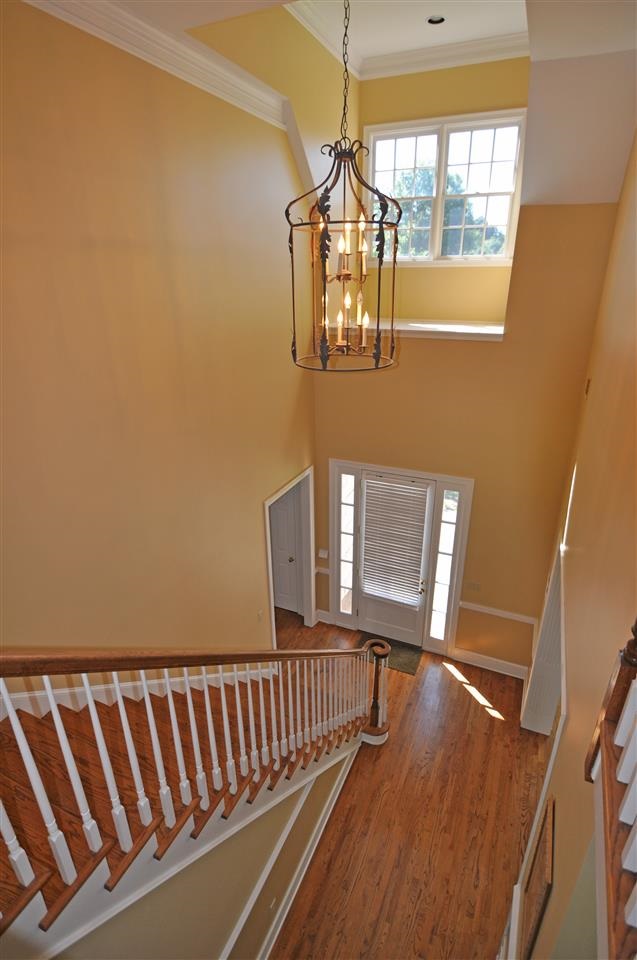 9450 Johnson Road Germantown, TN 38139 - Photo 4 of 25 Be greeted by soaring ceilings, elegant crown molding, chandelier, and gleaming hardwood floor.