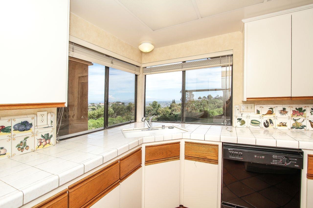 6685 Caminito Scioto La Jolla, CA 92037 - Photo 5 of 25