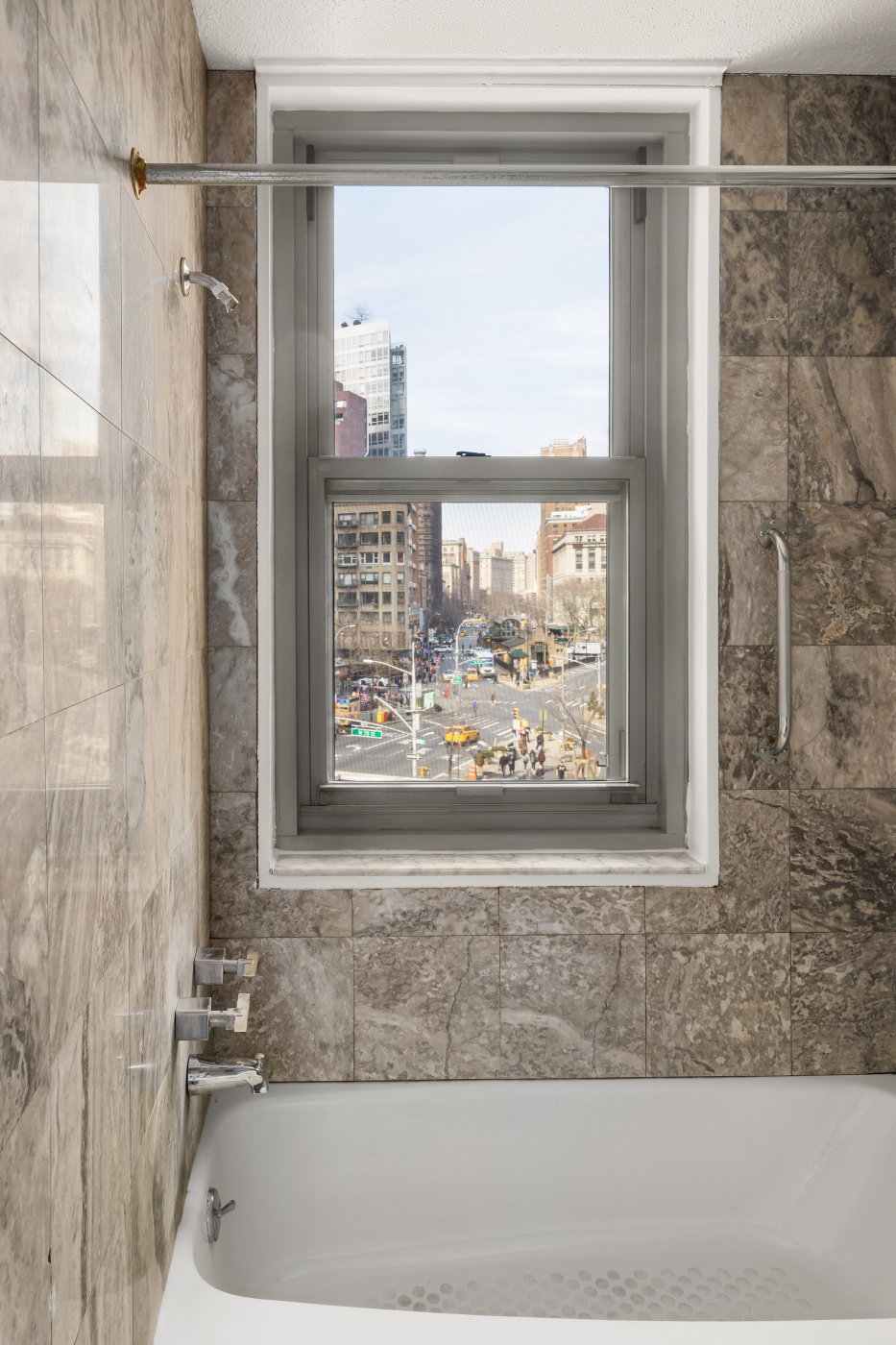 2025 Broadway, Unit 4E Manhattan, NY 10023 - Photo 9 of 15