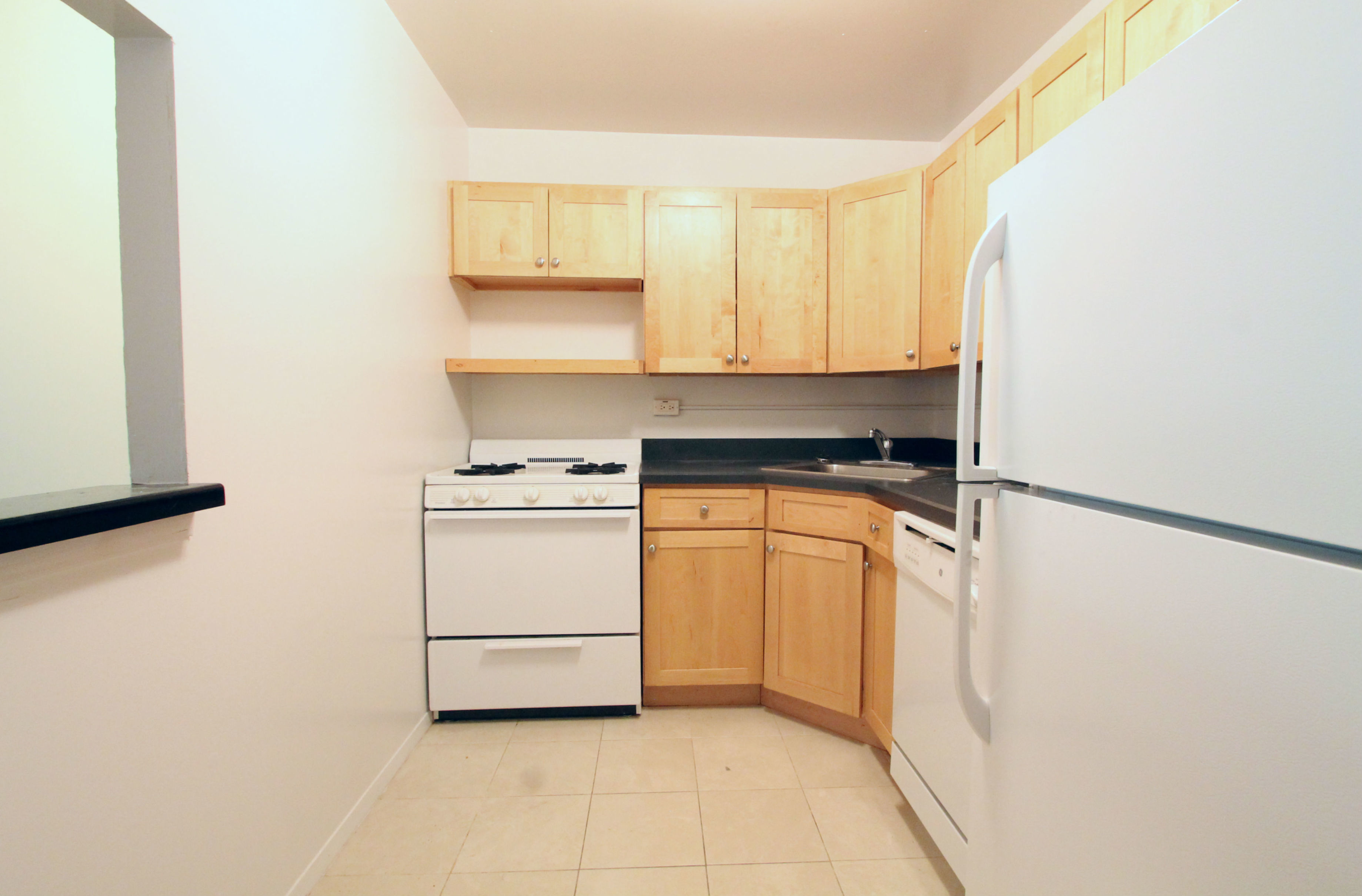320 East 65th Street, Unit 520 Manhattan, NY 10065 - Photo 3 of 5